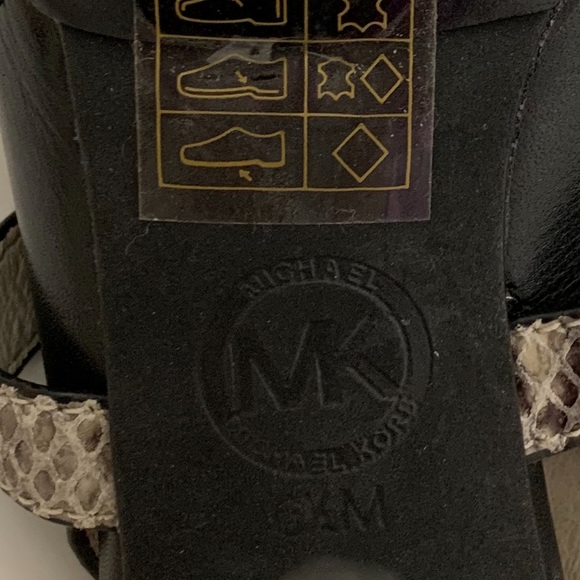 Michael kors sandals high heels, used. Very confortable. - Picture 2 of 3